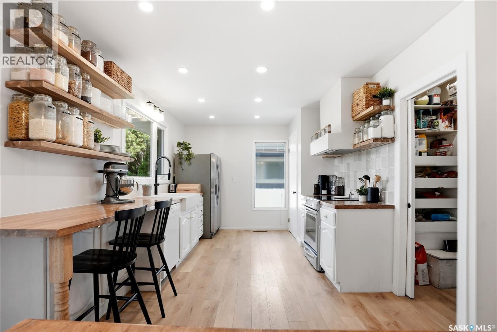 21 Potter Crescent, Saskatoon, SK - Indoor Photo Showing Kitchen