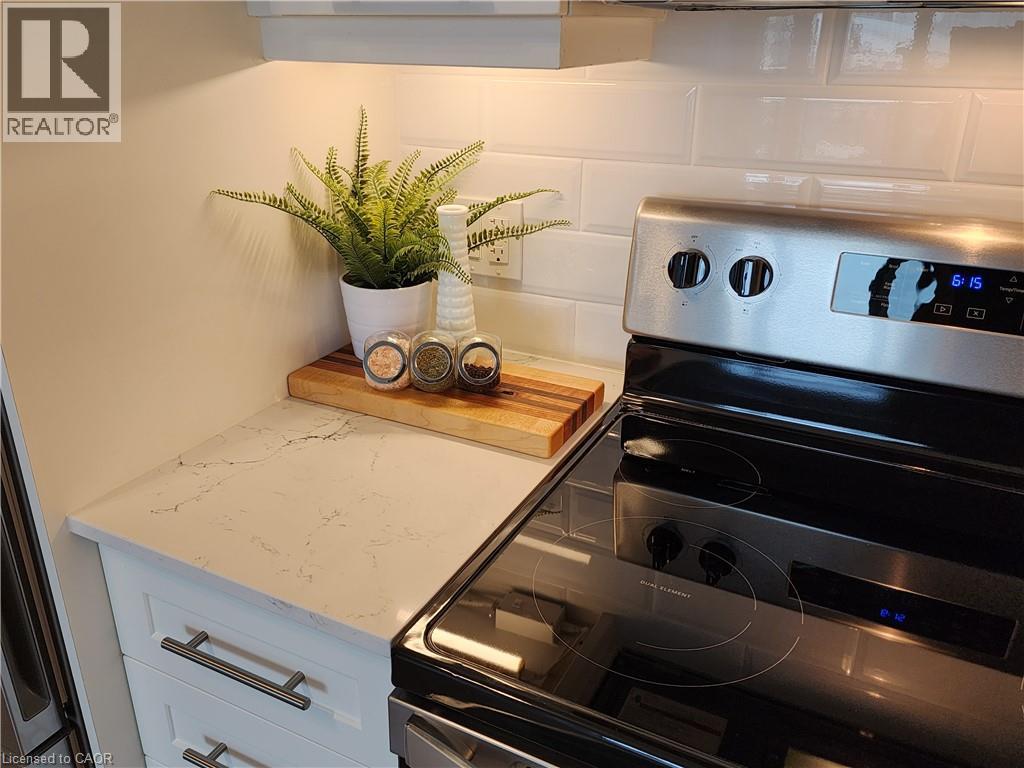Stainless steel appliances - 385 Winston Road Unit# 709, Grimsby, ON - Indoor