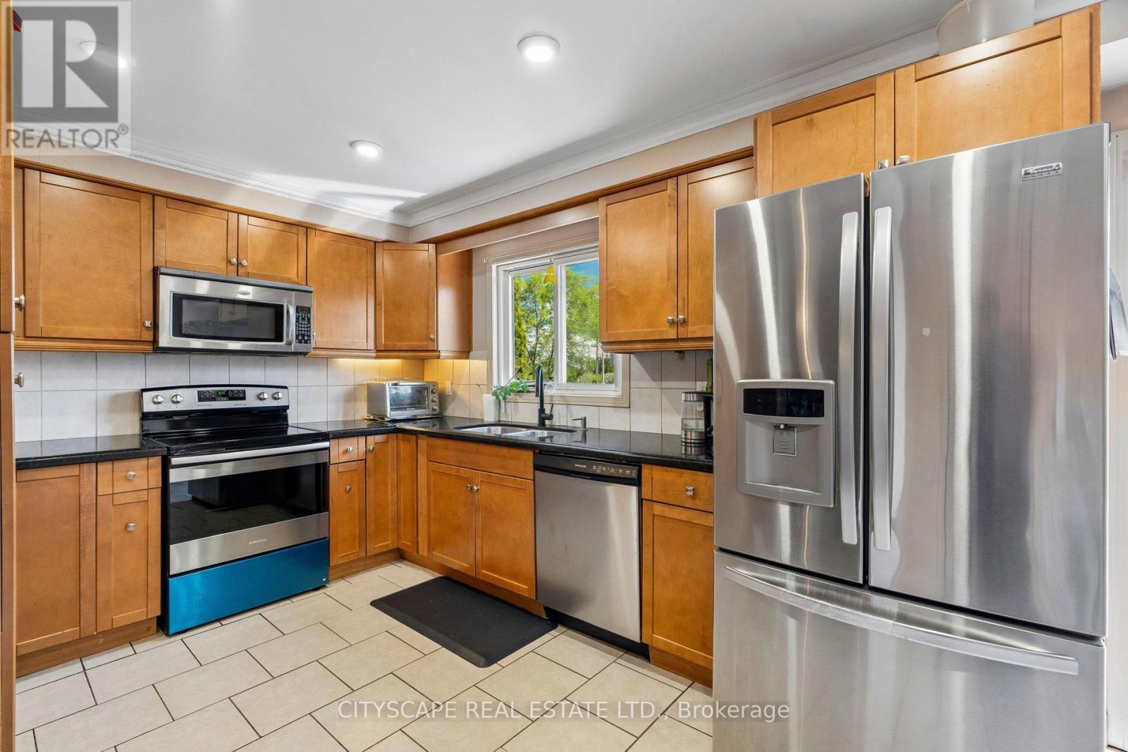 4356 Wakefield Crescent, Mississauga, ON - Indoor Photo Showing Kitchen