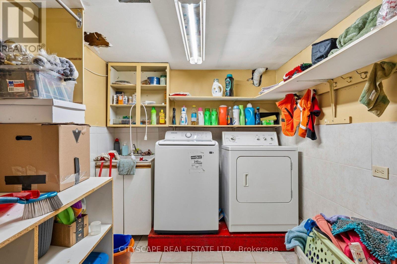 4356 Wakefield Crescent, Mississauga, ON - Indoor Photo Showing Laundry Room