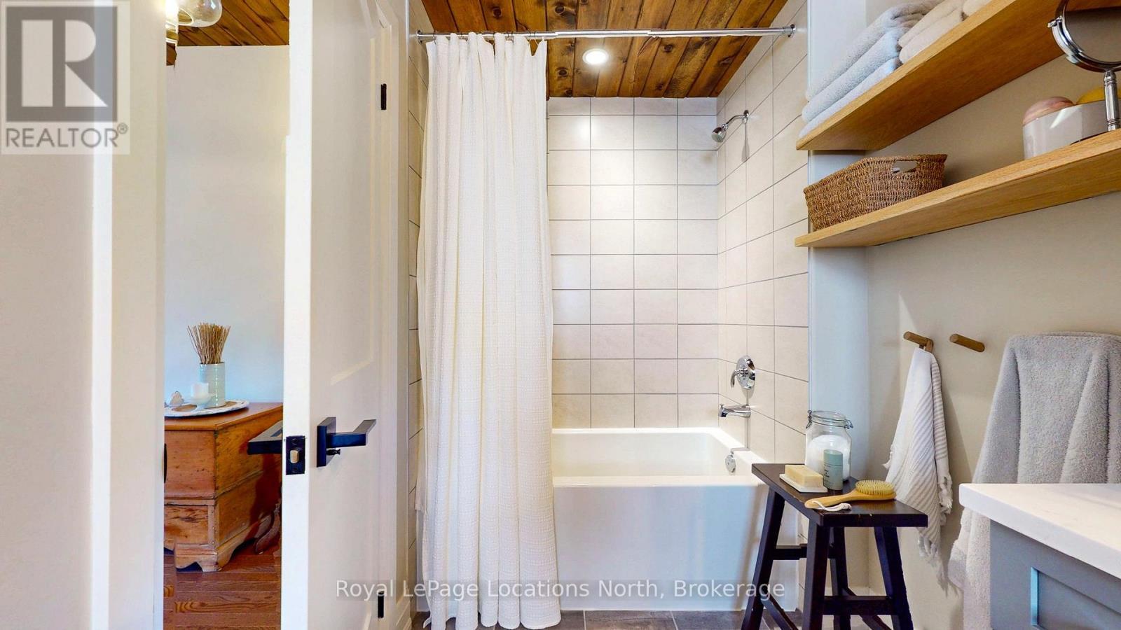 Primary Ensuite - 70 Plewes Drive, Collingwood, ON -