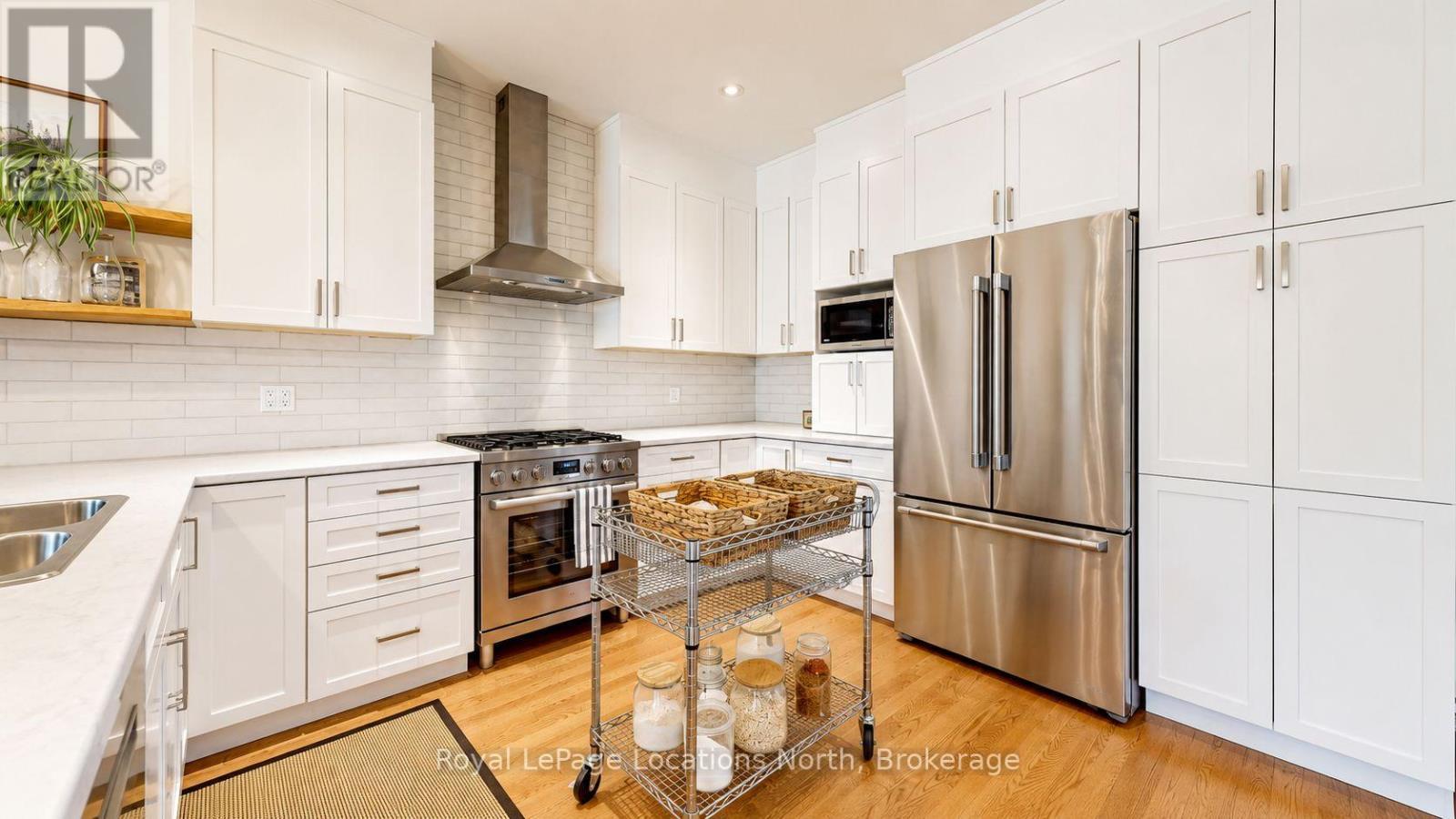Kitchen - 70 Plewes Drive, Collingwood, ON - Indoor Photo Showing Kitchen With Double Sink With Upgraded Kitchen