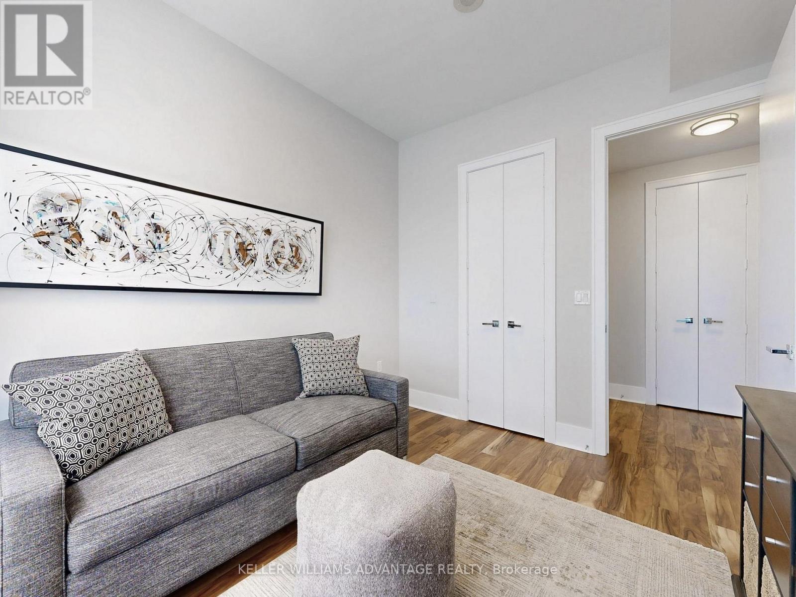 401 - 29 Queens Quay E, Toronto, ON - Indoor Photo Showing Living Room