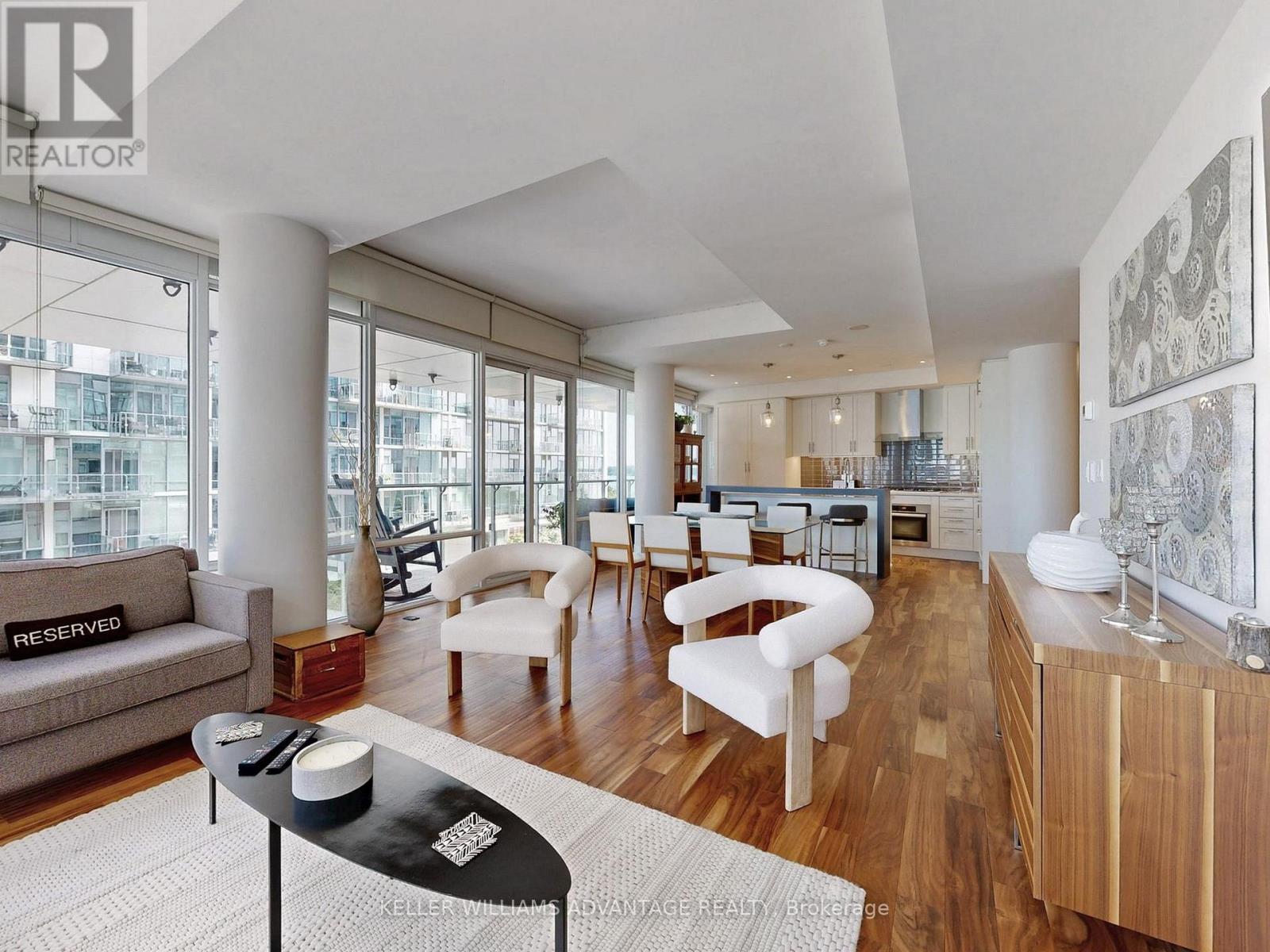 401 - 29 Queens Quay E, Toronto, ON - Indoor Photo Showing Living Room
