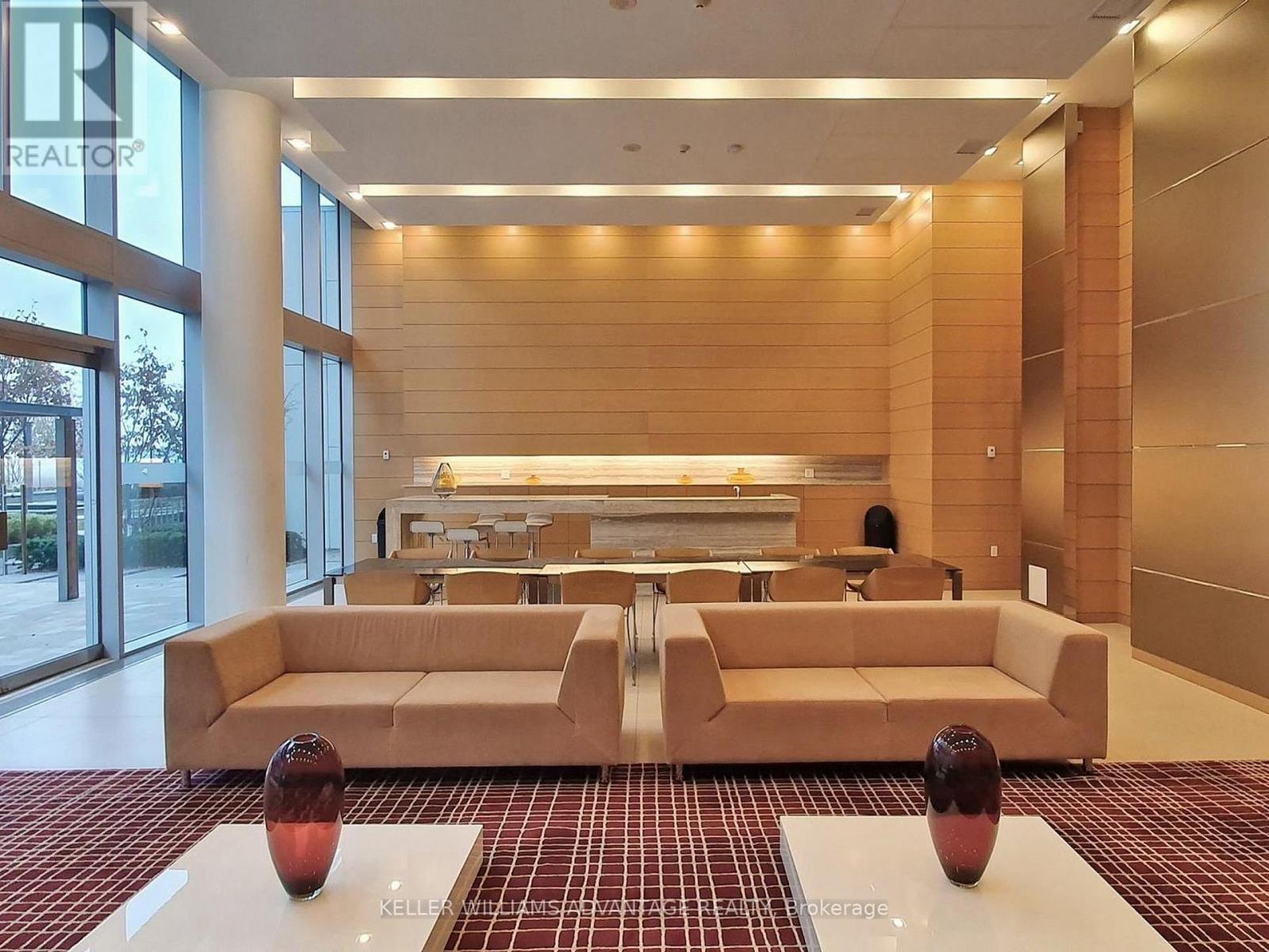 401 - 29 Queens Quay E, Toronto, ON - Indoor