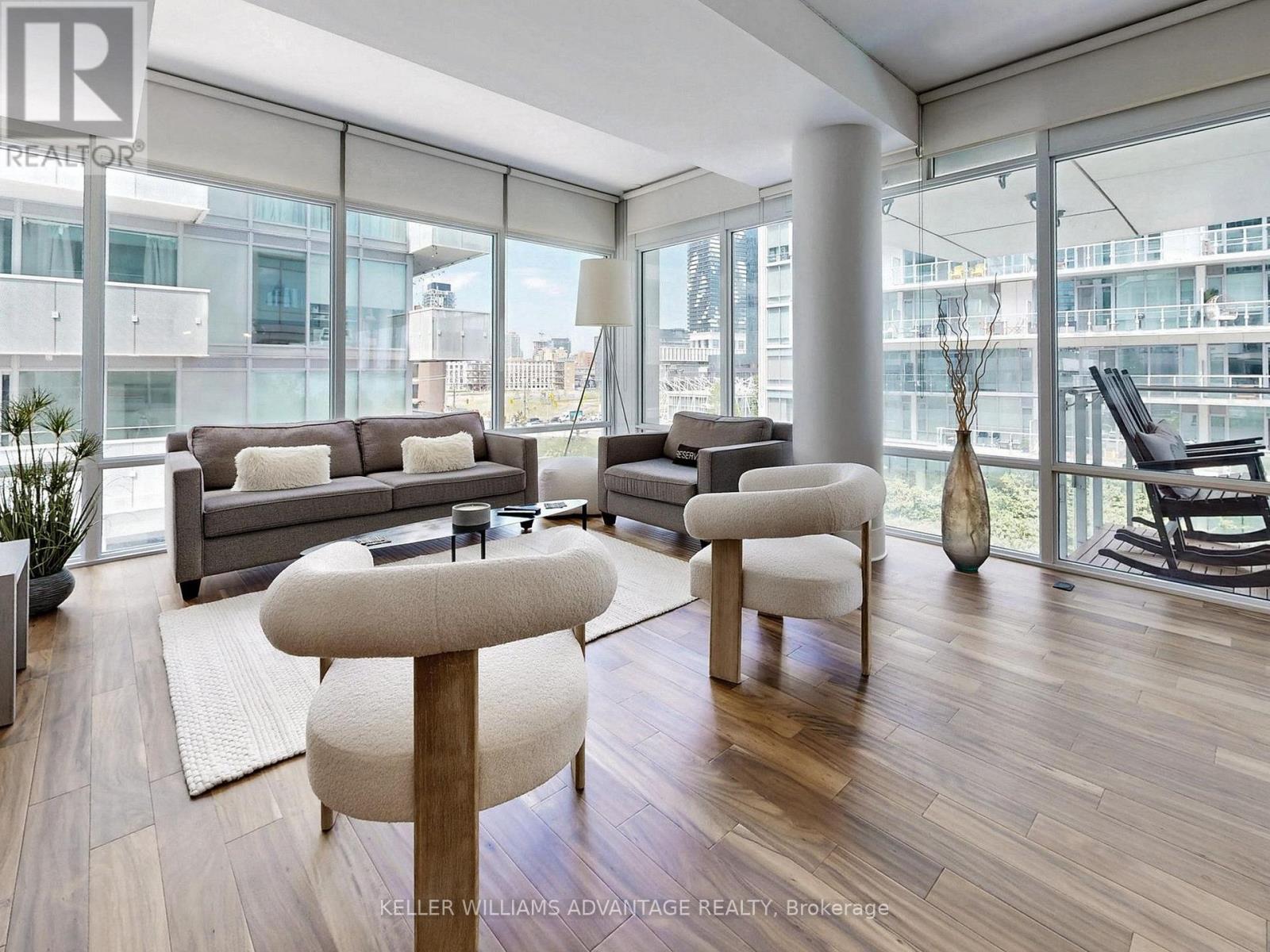 401 - 29 Queens Quay E, Toronto, ON - Indoor Photo Showing Living Room