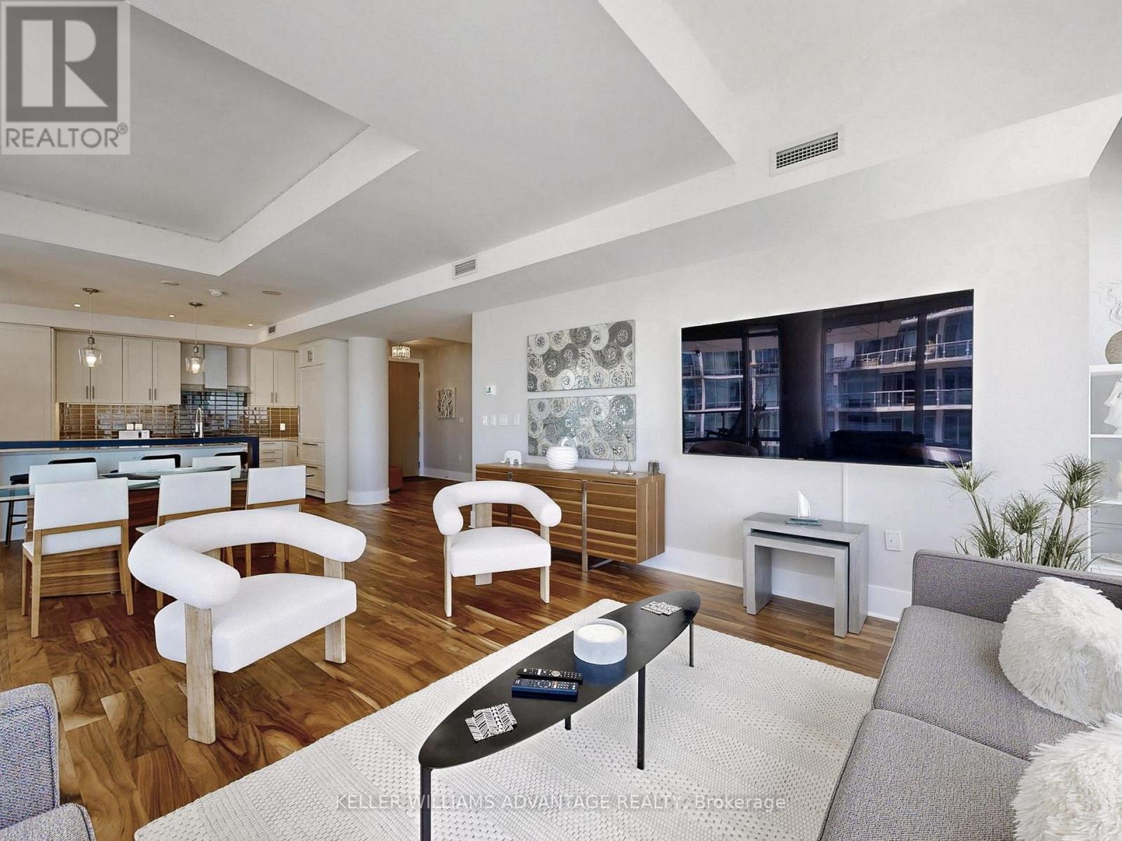401 - 29 Queens Quay E, Toronto, ON - Indoor Photo Showing Living Room