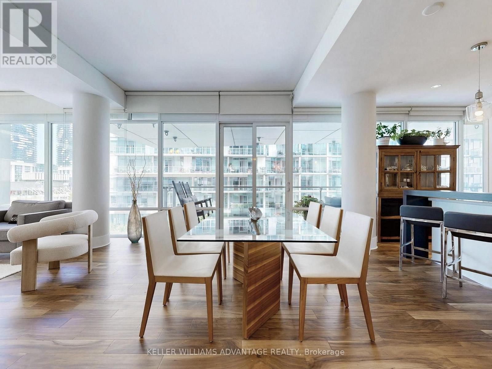 401 - 29 Queens Quay E, Toronto, ON - Indoor