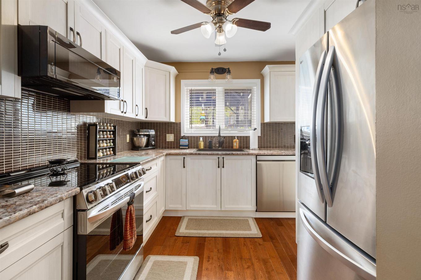 74 Attenborough Court, Halifax, NS - Indoor Photo Showing Kitchen With Upgraded Kitchen