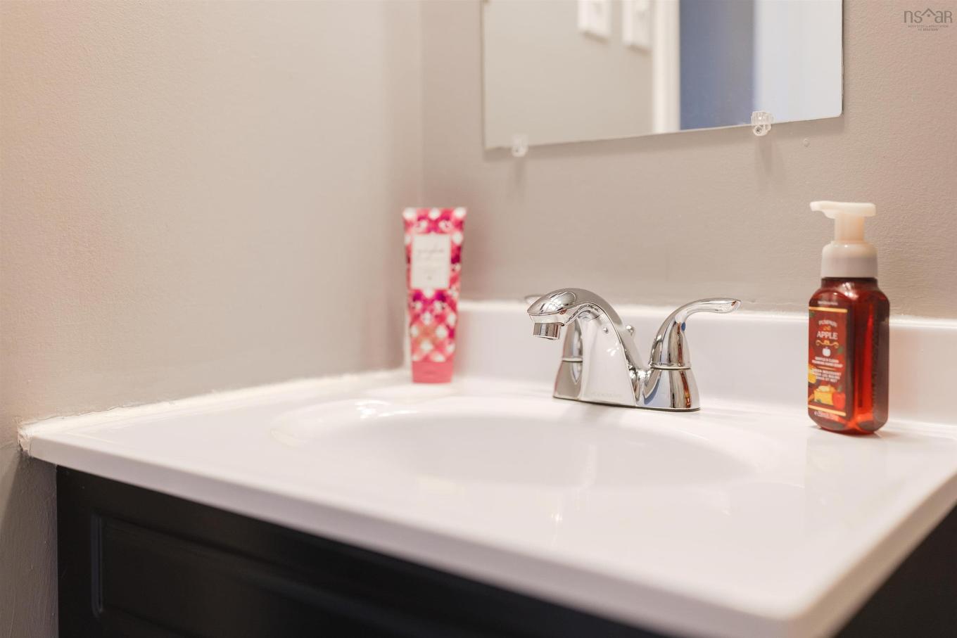 74 Attenborough Court, Halifax, NS - Indoor Photo Showing Bathroom