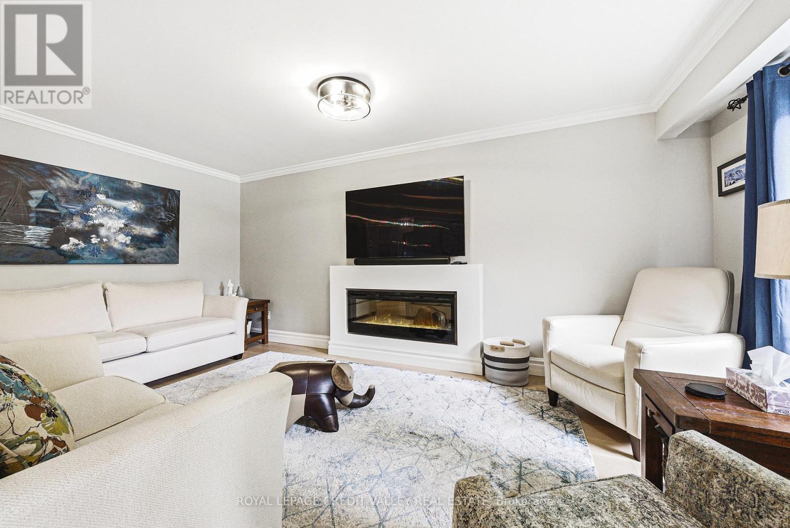 5 Valleygreen Crescent S, Caledon, ON - Indoor Photo Showing Living Room With Fireplace