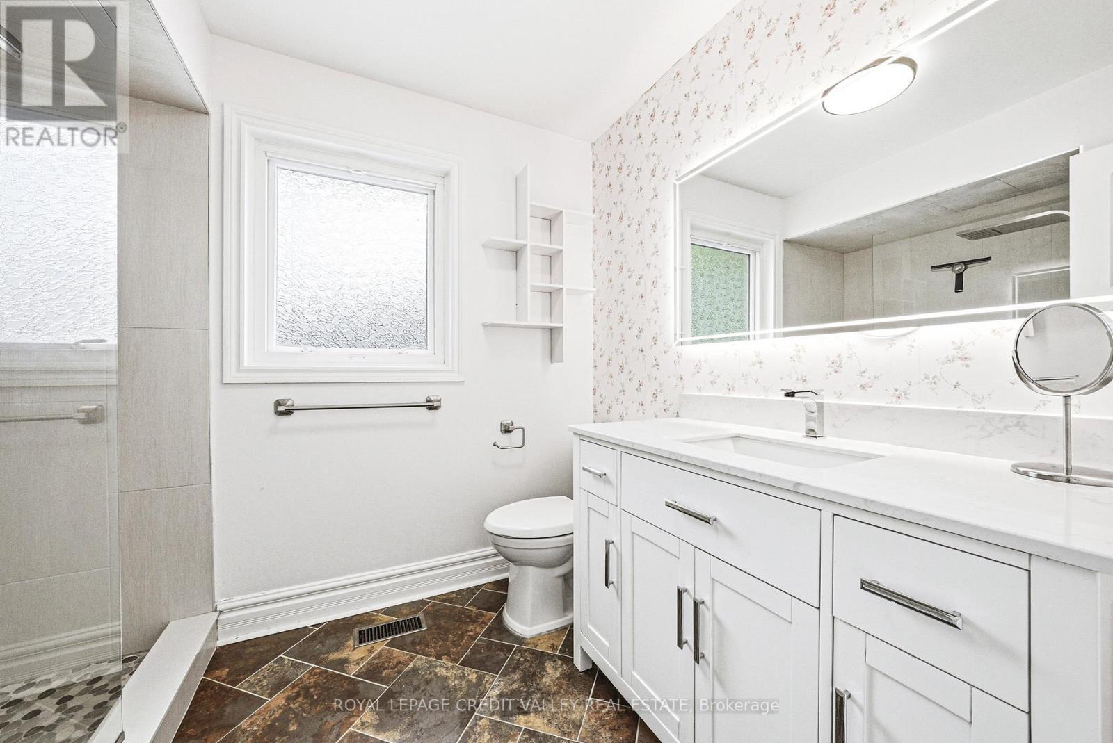 5 Valleygreen Crescent S, Caledon, ON - Indoor Photo Showing Bathroom