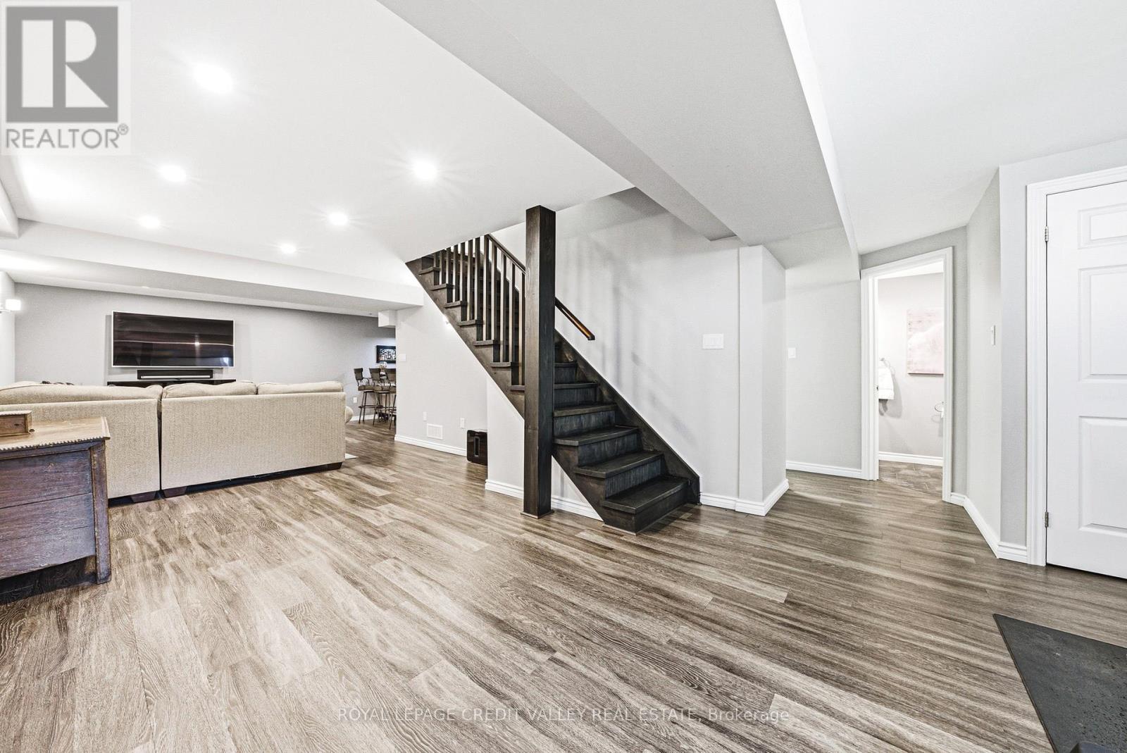 5 Valleygreen Crescent S, Caledon, ON - Indoor