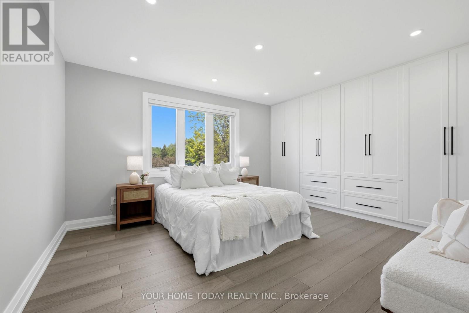 27 Chantelay Crescent, Halton Hills, ON - Indoor Photo Showing Bedroom
