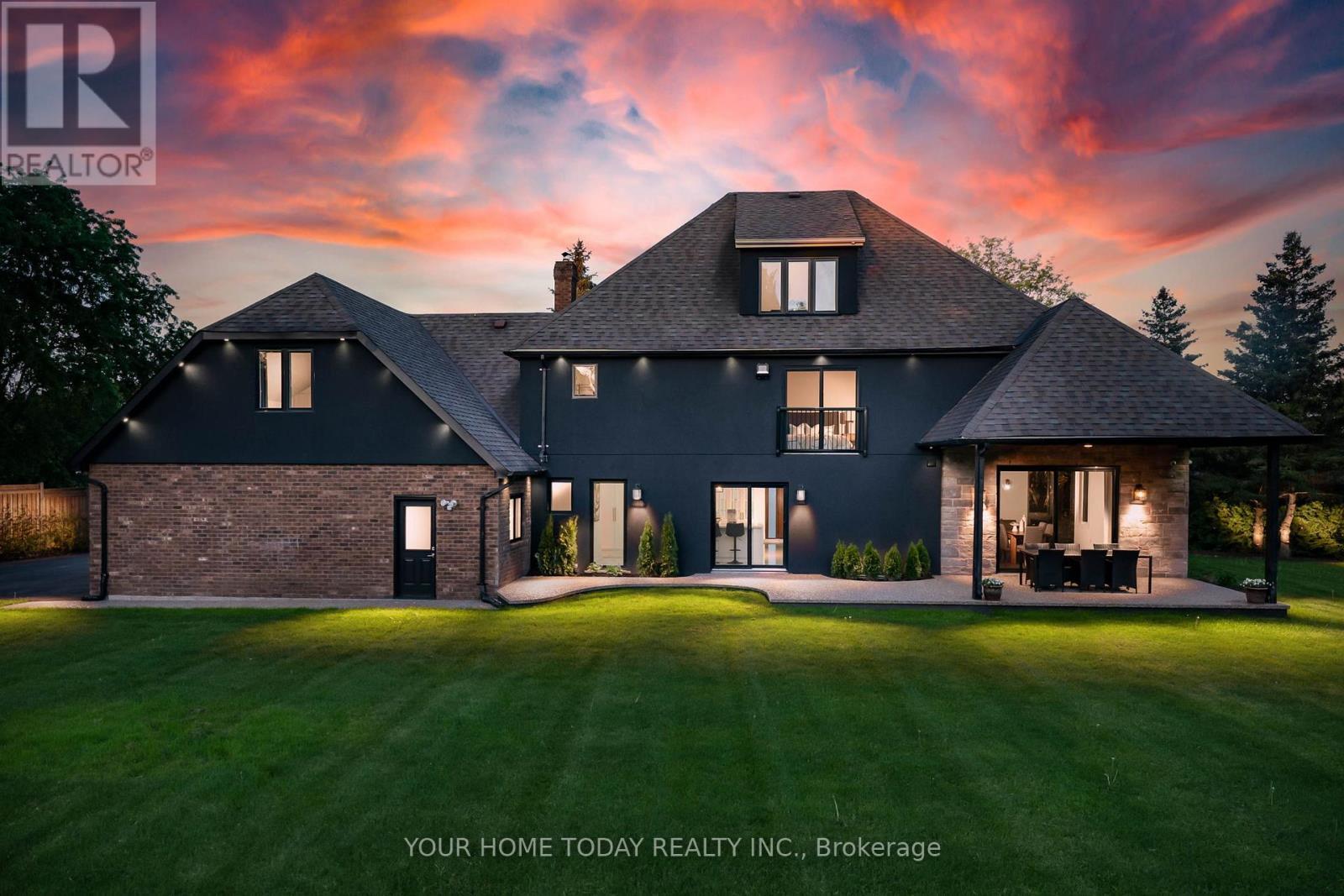 27 Chantelay Crescent, Halton Hills, ON - Outdoor