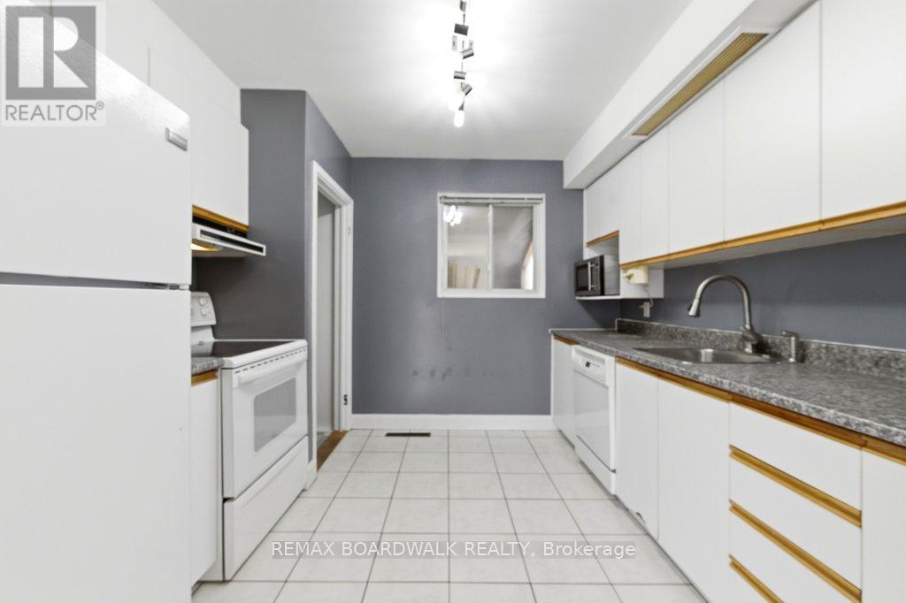 So much potential - 1279 Adirondack Drive, Ottawa, ON - Indoor Photo Showing Kitchen