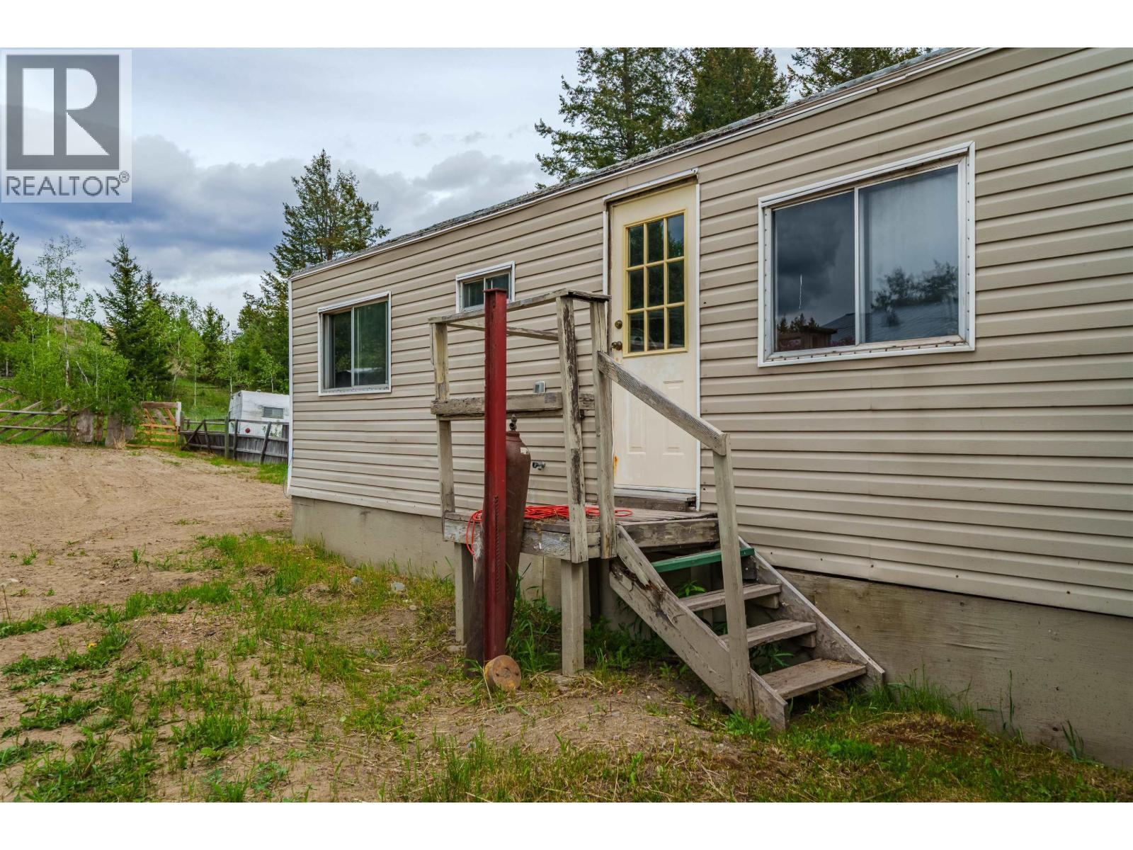 4807 Clarke Avenue, Lac La Hache, BC - Outdoor