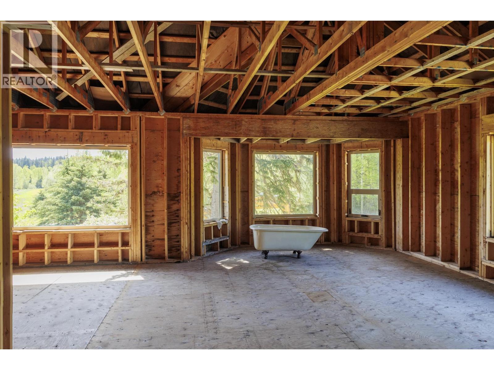 8985 Crescent Spur Road, Mcbride, BC - Indoor Photo Showing Other Room