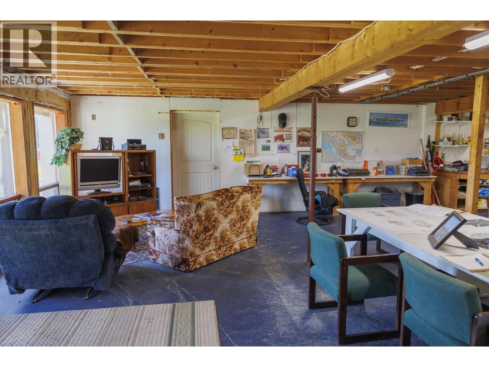 8985 Crescent Spur Road, Mcbride, BC - Indoor