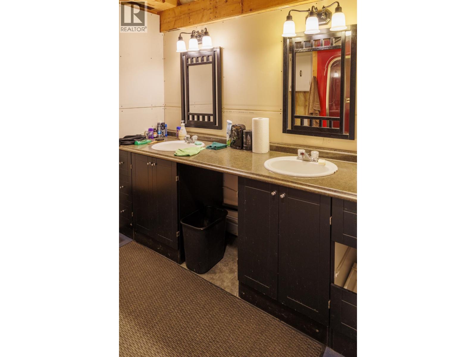 8985 Crescent Spur Road, Mcbride, BC - Indoor Photo Showing Bathroom