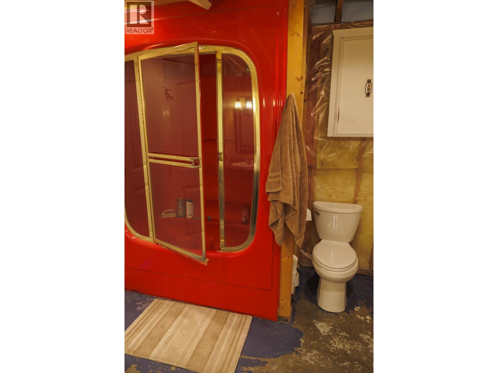 8985 Crescent Spur Road, Mcbride, BC - Indoor Photo Showing Bathroom