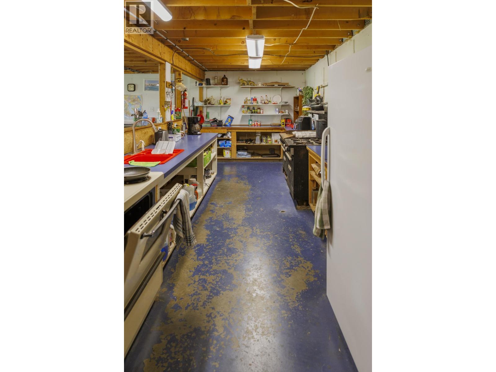 8985 Crescent Spur Road, Mcbride, BC - Indoor