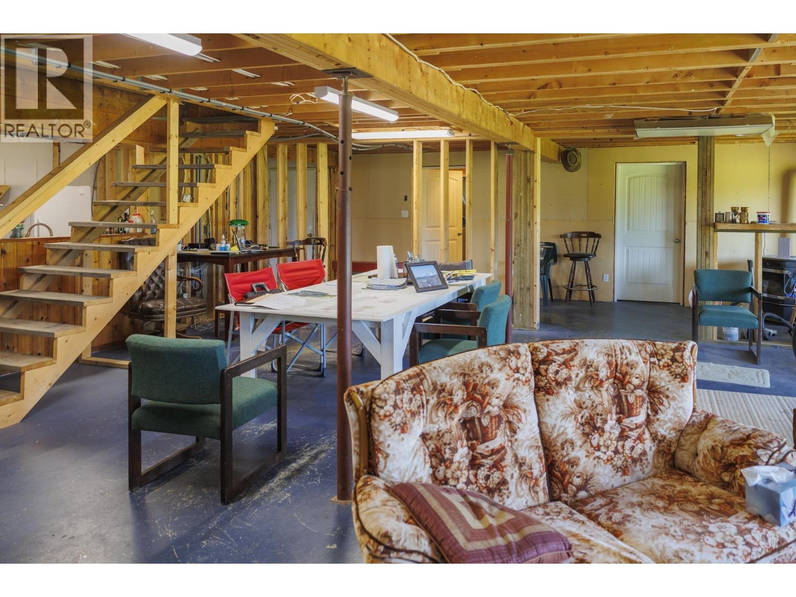 8985 Crescent Spur Road, Mcbride, BC - Indoor