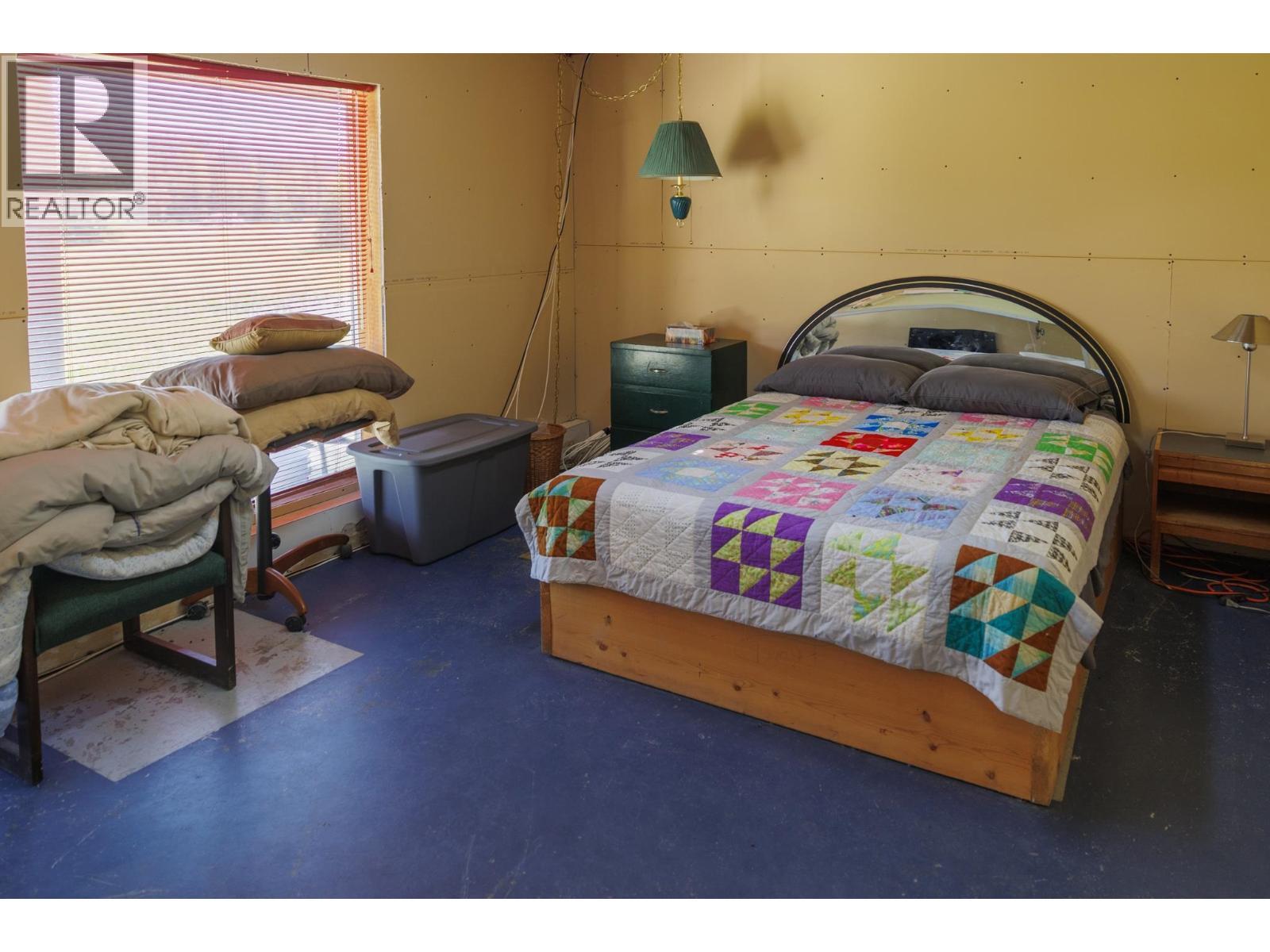 8985 Crescent Spur Road, Mcbride, BC - Indoor Photo Showing Bedroom