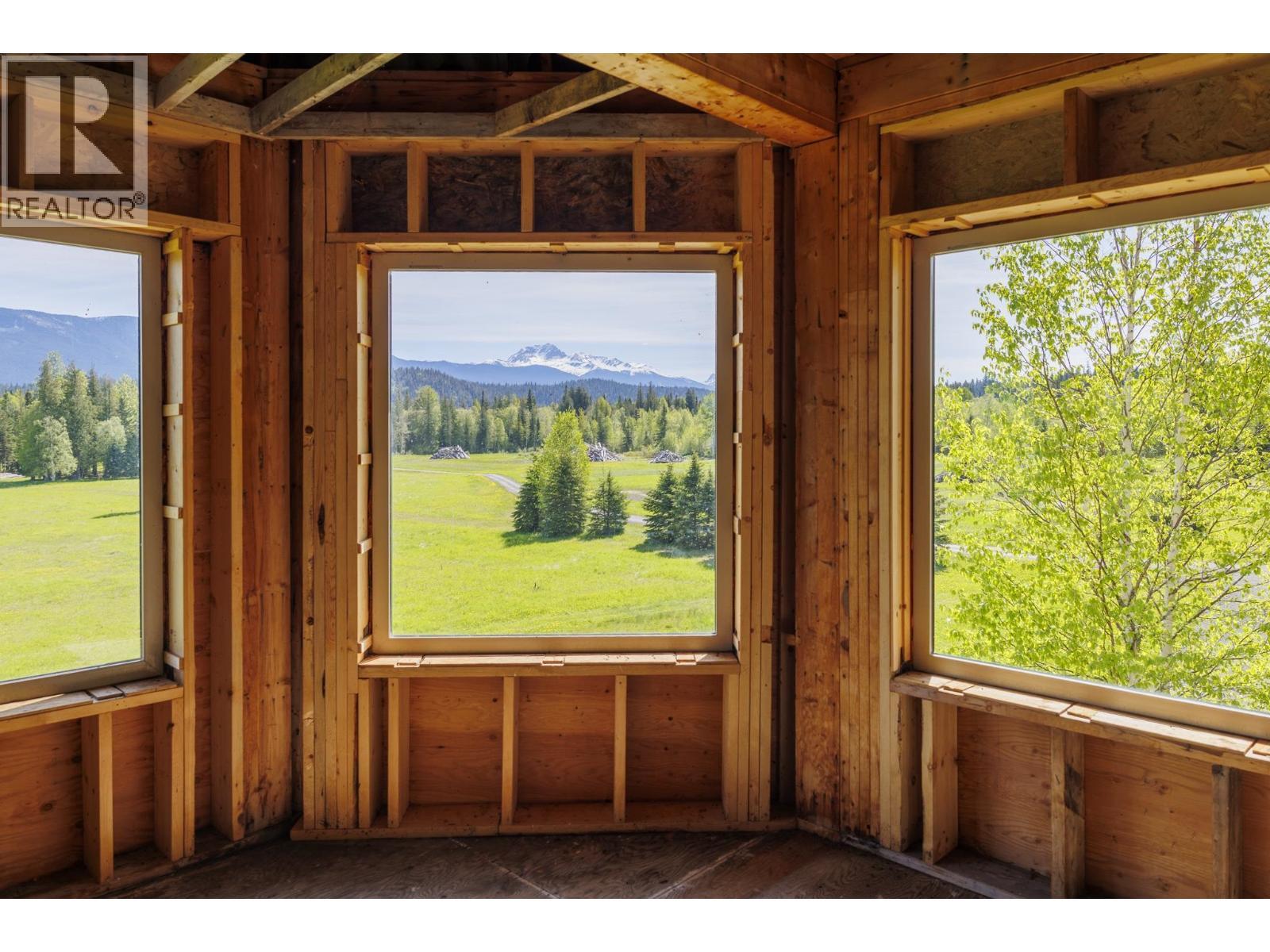 8985 Crescent Spur Road, Mcbride, BC - Indoor Photo Showing Other Room