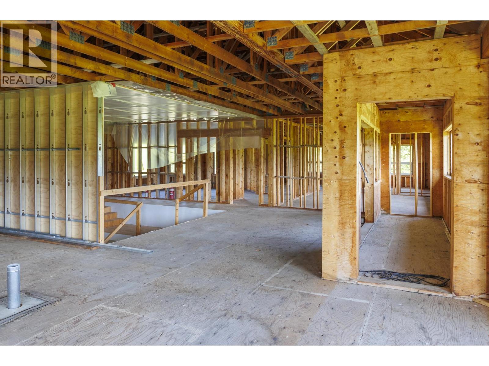 8985 Crescent Spur Road, Mcbride, BC - Indoor
