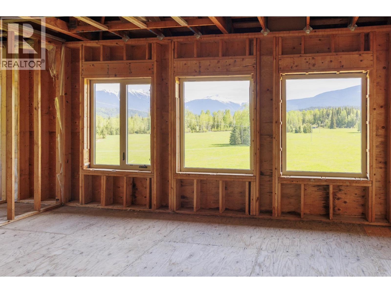 8985 Crescent Spur Road, Mcbride, BC - Indoor Photo Showing Other Room