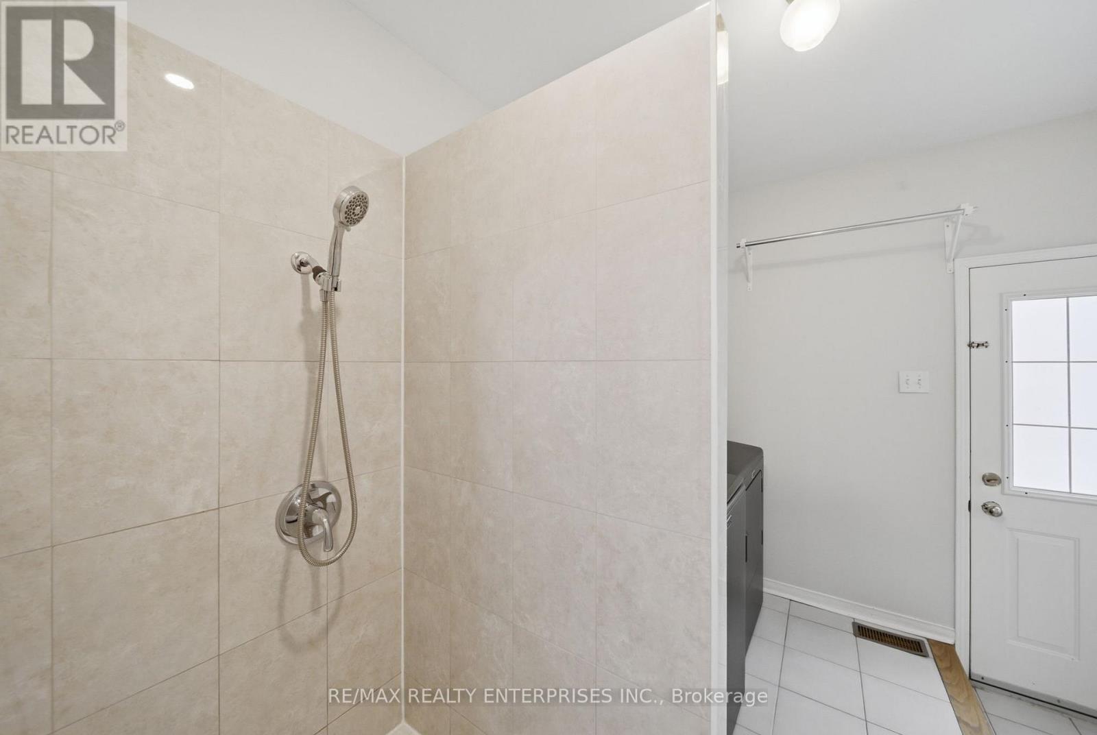 5811 Cornell Crescent, Mississauga, ON - Indoor Photo Showing Bathroom