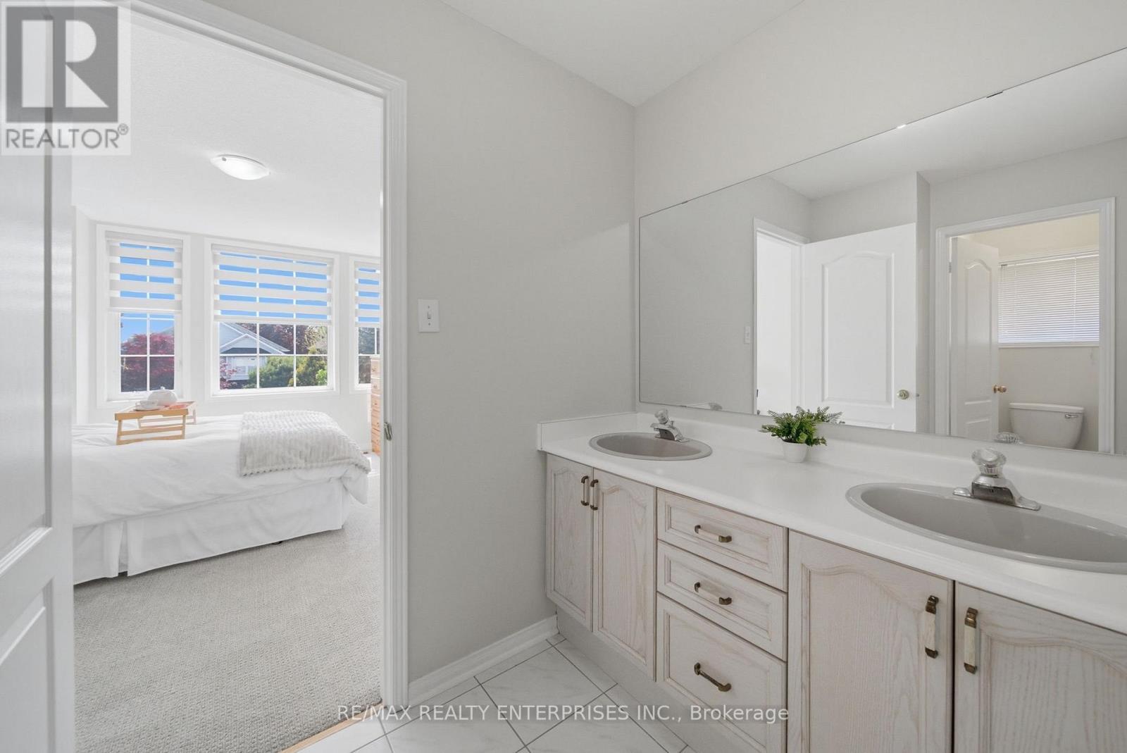 5811 Cornell Crescent, Mississauga, ON - Indoor Photo Showing Bathroom