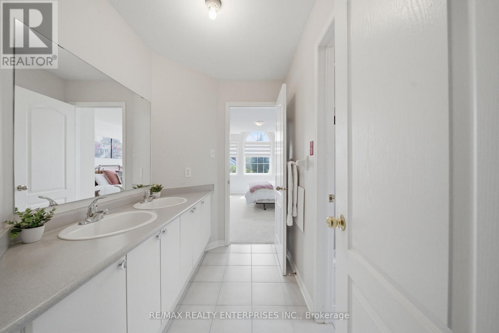 5811 Cornell Crescent, Mississauga, ON - Indoor Photo Showing Bathroom