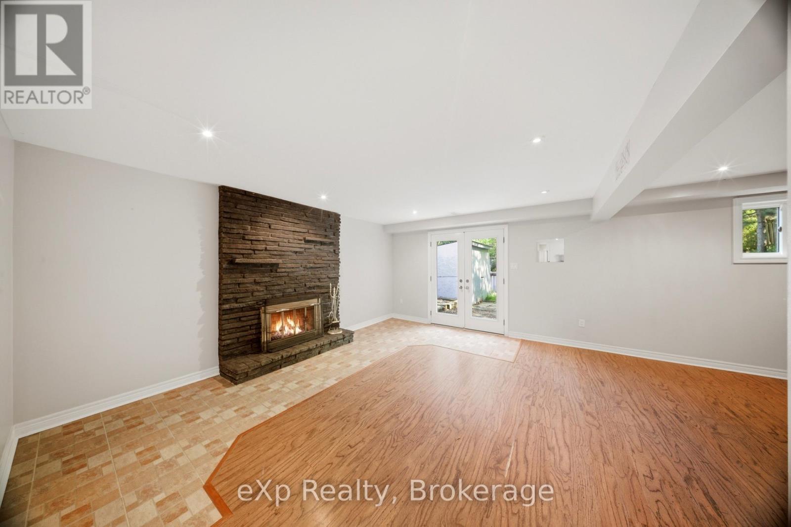 79 Ann Street, Hamilton (Dundas), ON - Indoor With Fireplace