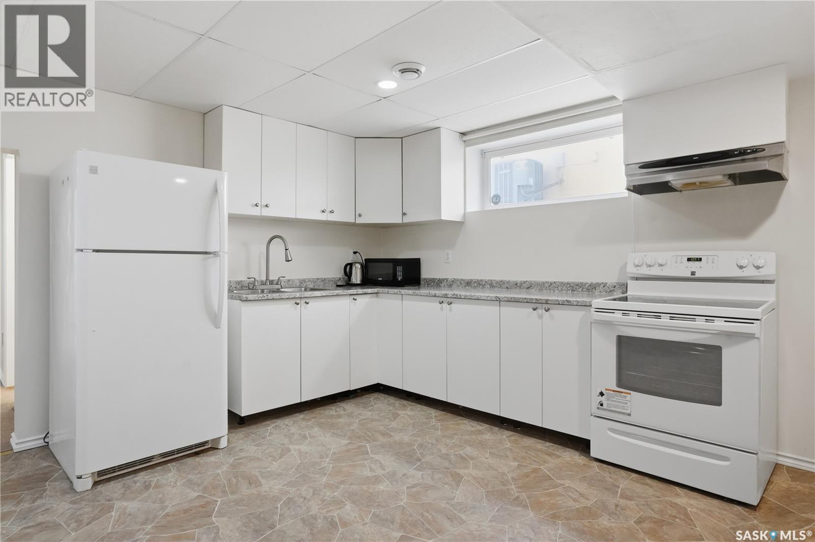 3714 Sandringham Road E, Regina, SK - Indoor Photo Showing Kitchen
