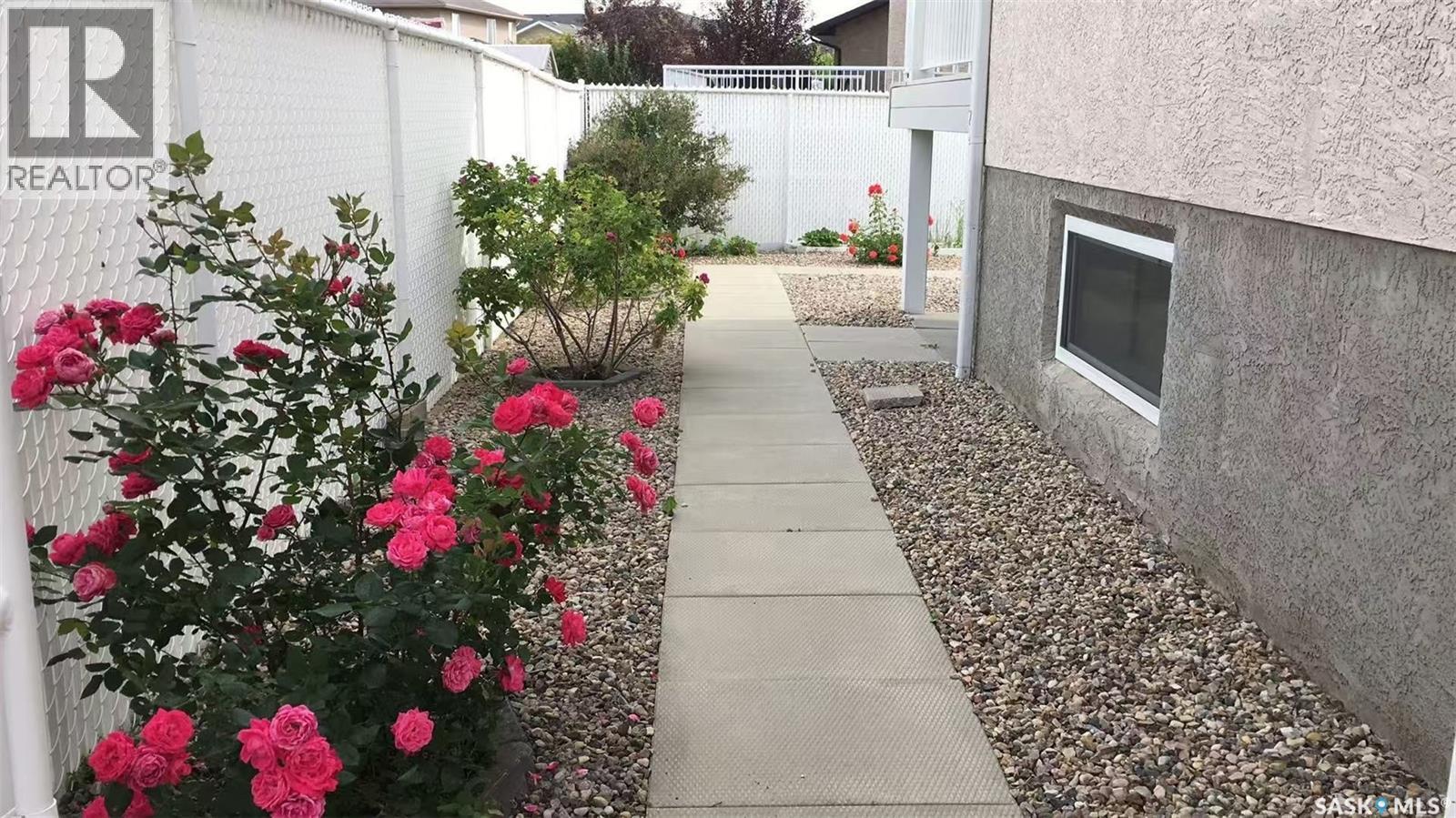 3714 Sandringham Road E, Regina, SK - Outdoor