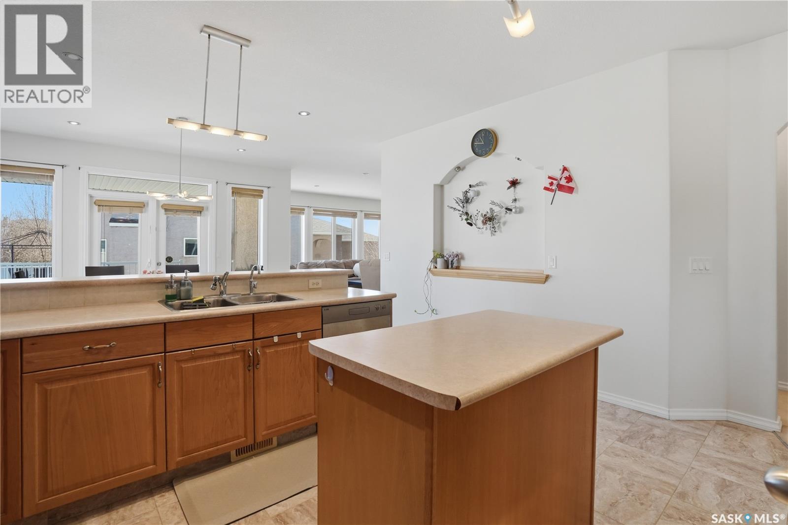 3714 Sandringham Road E, Regina, SK - Indoor Photo Showing Kitchen With Double Sink