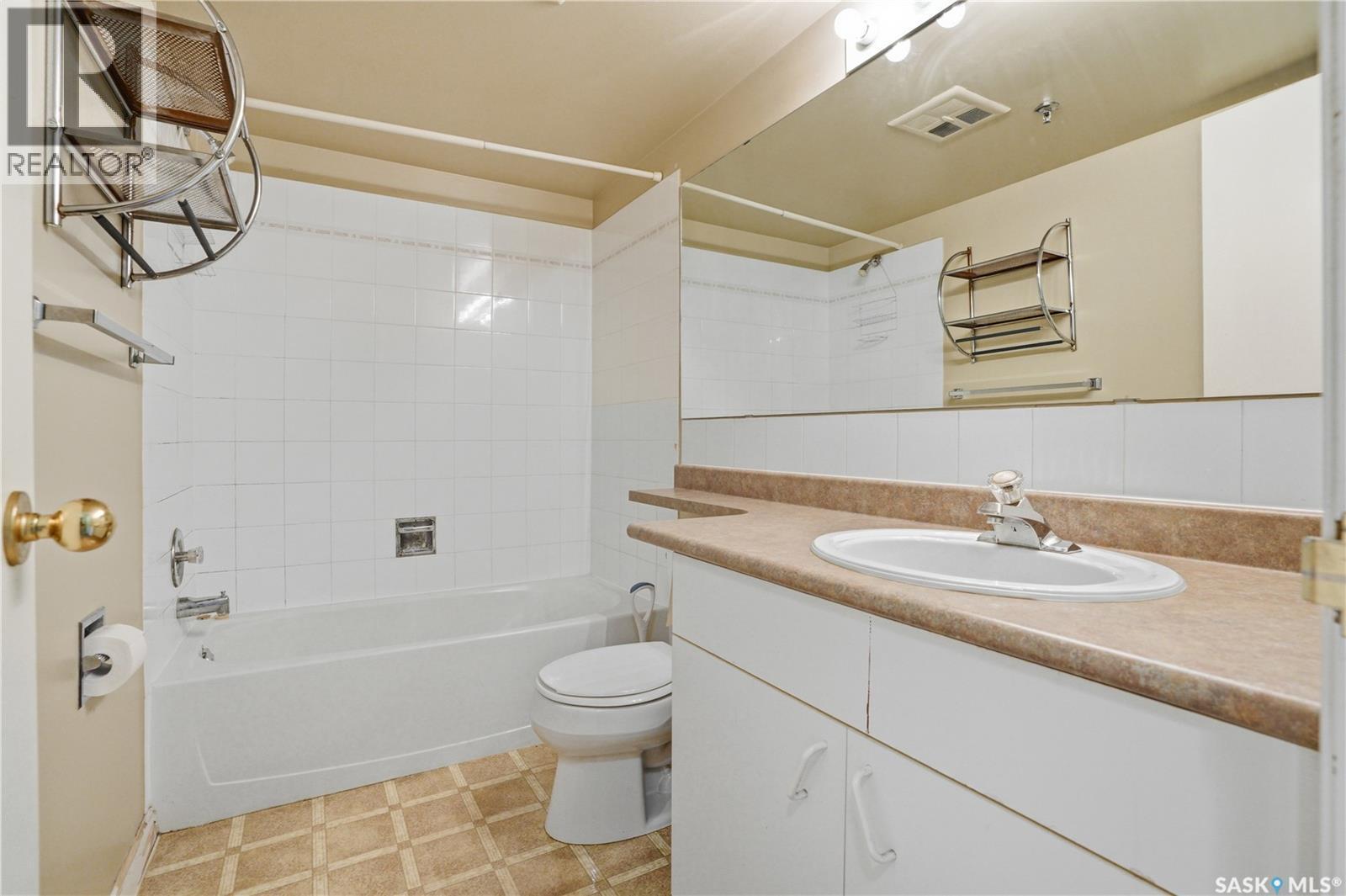 93 3 Columbia Drive, Saskatoon, SK - Indoor Photo Showing Bathroom