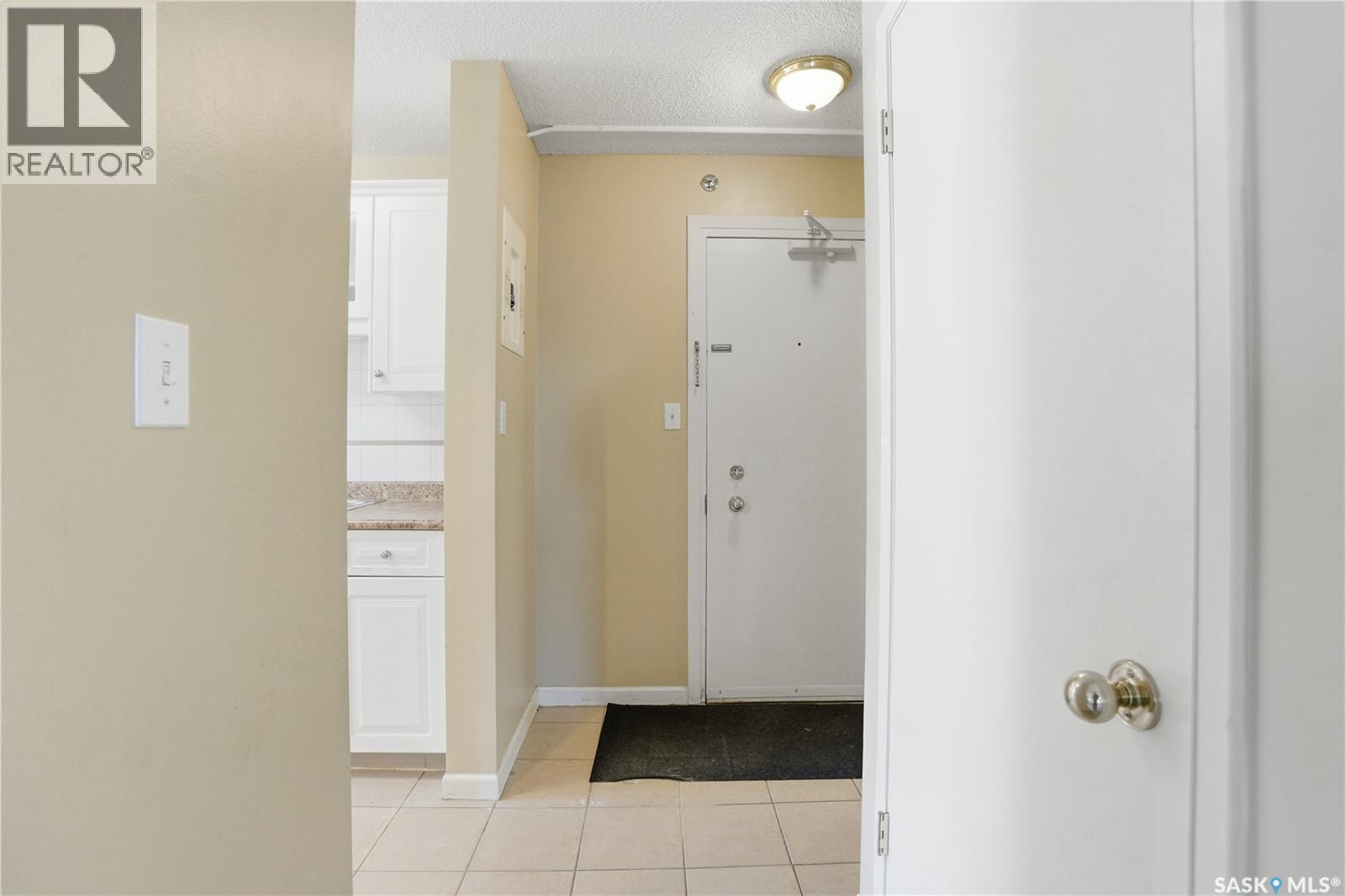 93 3 Columbia Drive, Saskatoon, SK - Indoor