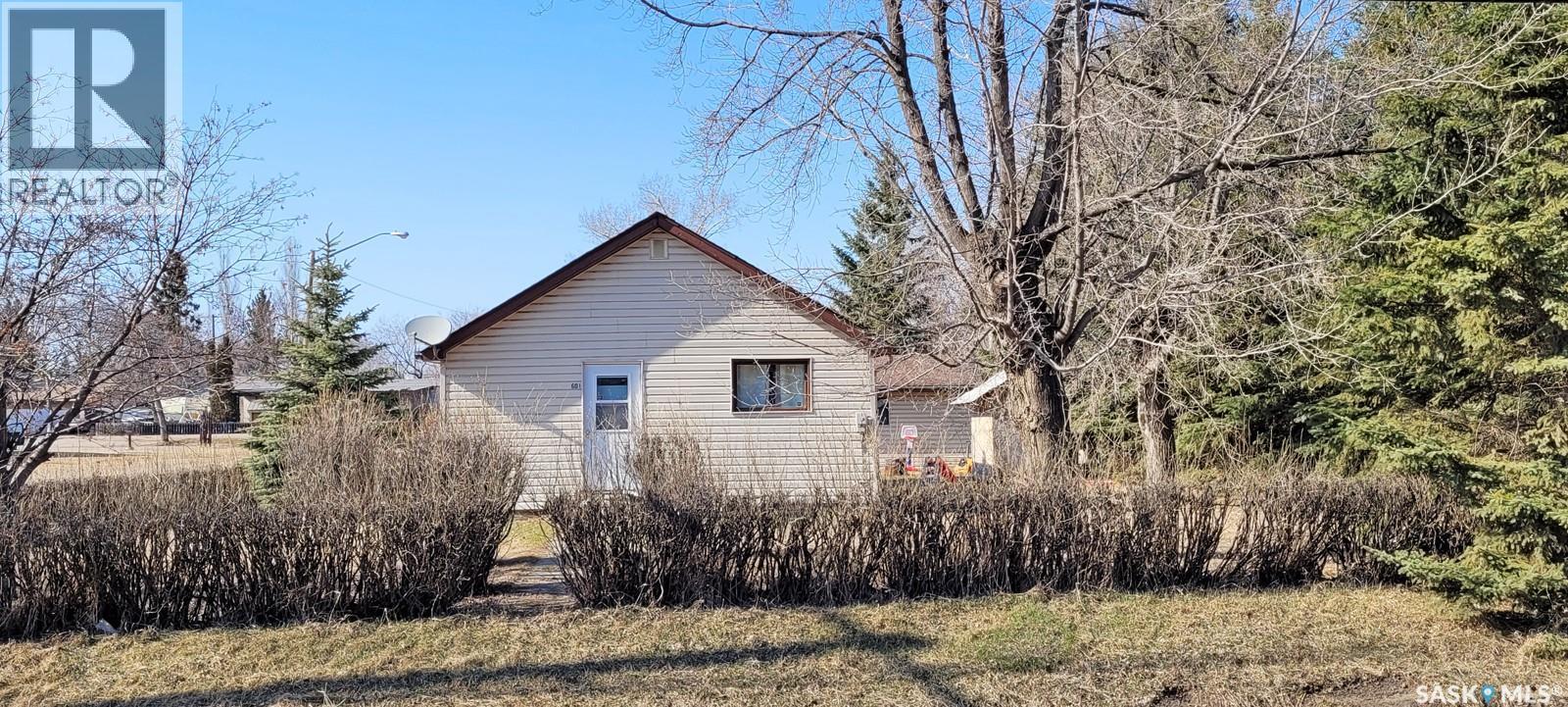 601 3Rd Avenue E, Meadow Lake, SK - Outdoor