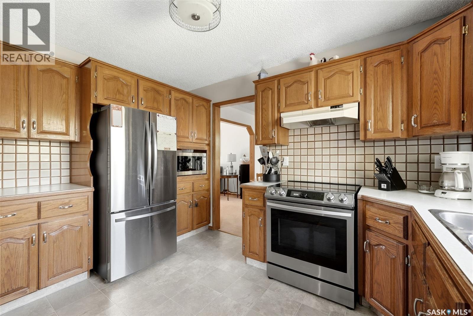 3731 Selinger Crescent, Regina, SK - Indoor Photo Showing Kitchen