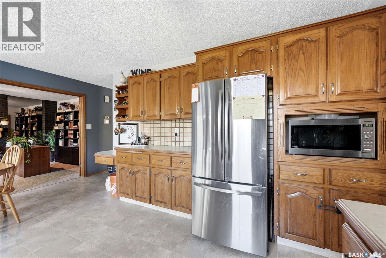 3731 Selinger Crescent, Regina, SK - Indoor Photo Showing Kitchen
