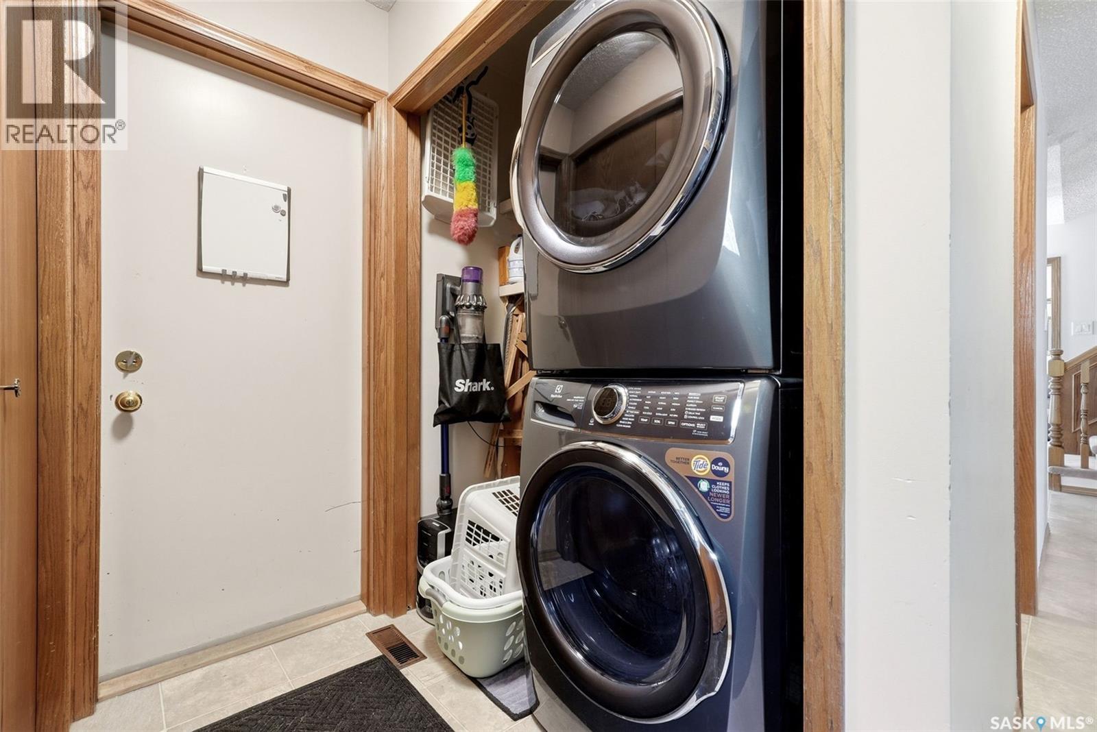 3731 Selinger Crescent, Regina, SK - Indoor Photo Showing Laundry Room