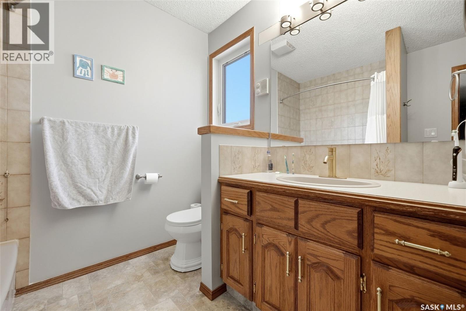 3731 Selinger Crescent, Regina, SK - Indoor Photo Showing Bathroom
