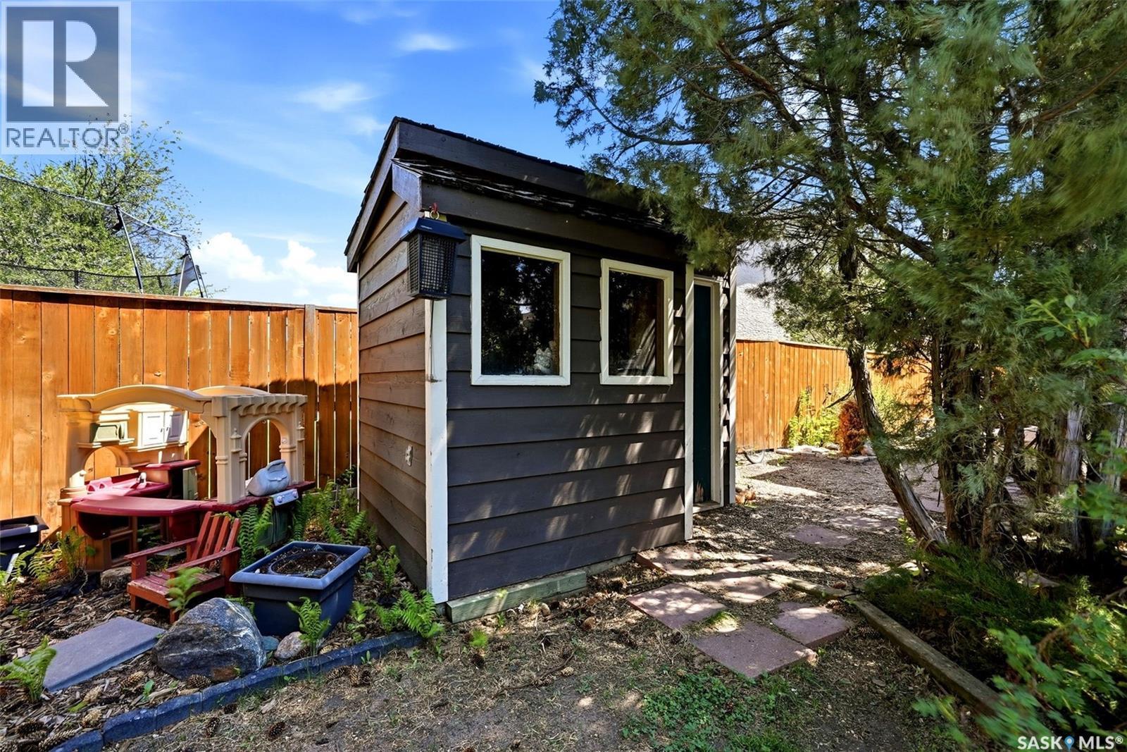 3731 Selinger Crescent, Regina, SK - Outdoor