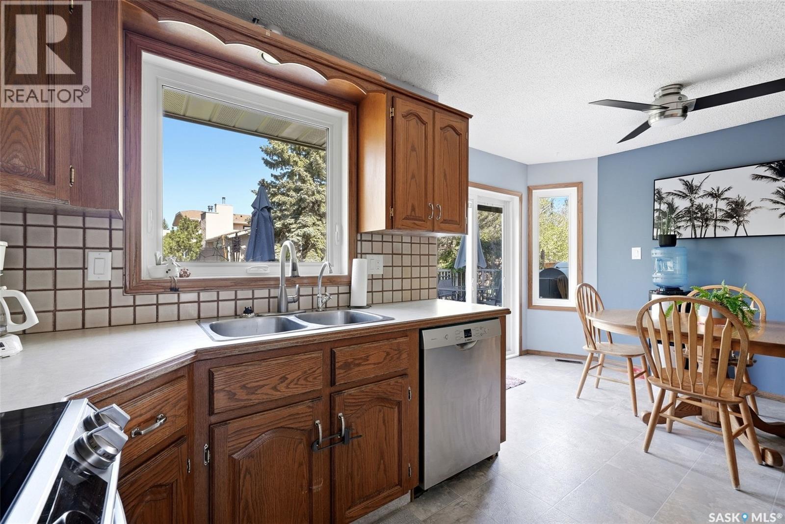 3731 Selinger Crescent, Regina, SK - Indoor Photo Showing Kitchen With Double Sink