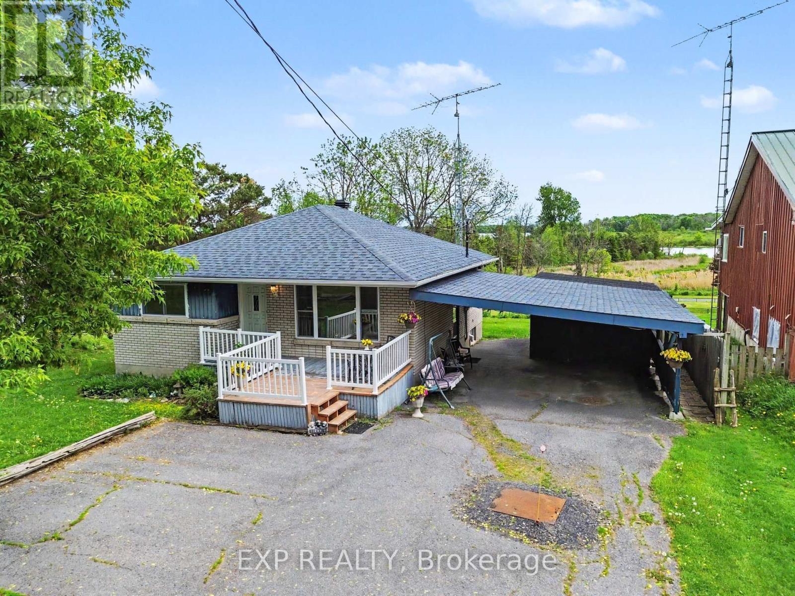 Front of House - 19460 County 2 Road, South Glengarry, ON - Outdoor