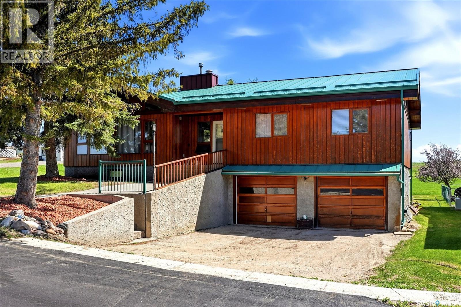 45 Miller Crescent E, Lumsden, SK - Outdoor With Exterior