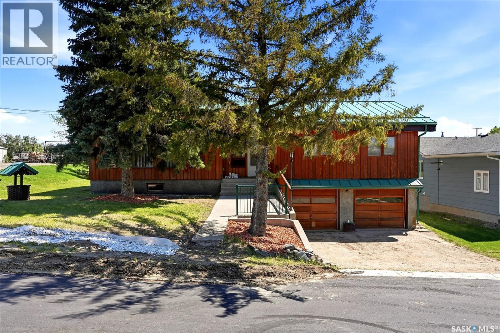 45 Miller Crescent E, Lumsden, SK - Outdoor